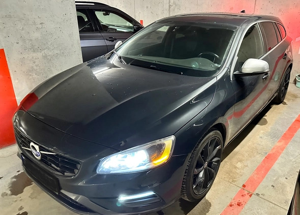 Volvo V60 cena 46500 przebieg: 260000, rok produkcji 2014 z Olsztyn małe 232
